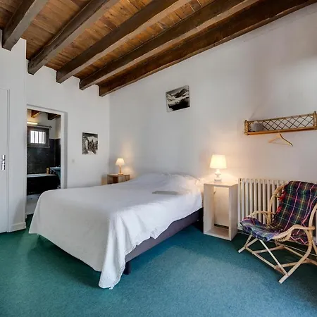 Crouze - Chaleureux Chalet, Au Pied - 14 Personnes 木屋 蒂涅